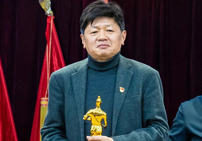 �������h���������h�ϣ��K�н��O�ի@һ���؄e�ġ�С���ˡ�